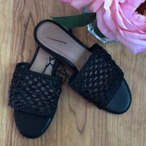NWOT Universal Thread Black slip on sandals sz 6.5